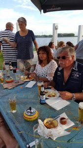 gezellig samen eten en drinken